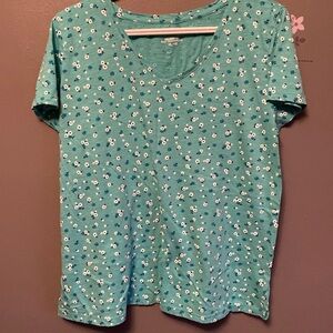 💚Such a pretty and feminine top.
